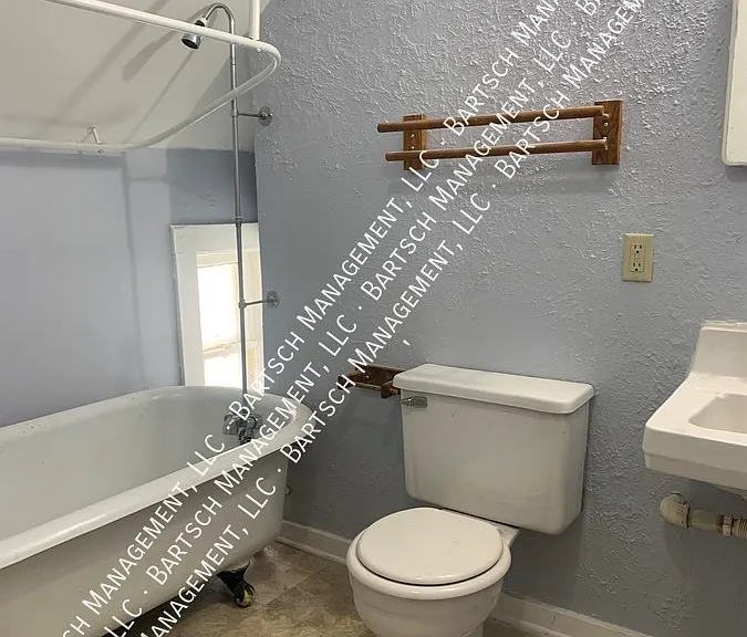 2935 N Bremen St #4 — Photo 2