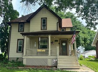 410 Broadway Ave, Sterling, IL 61081