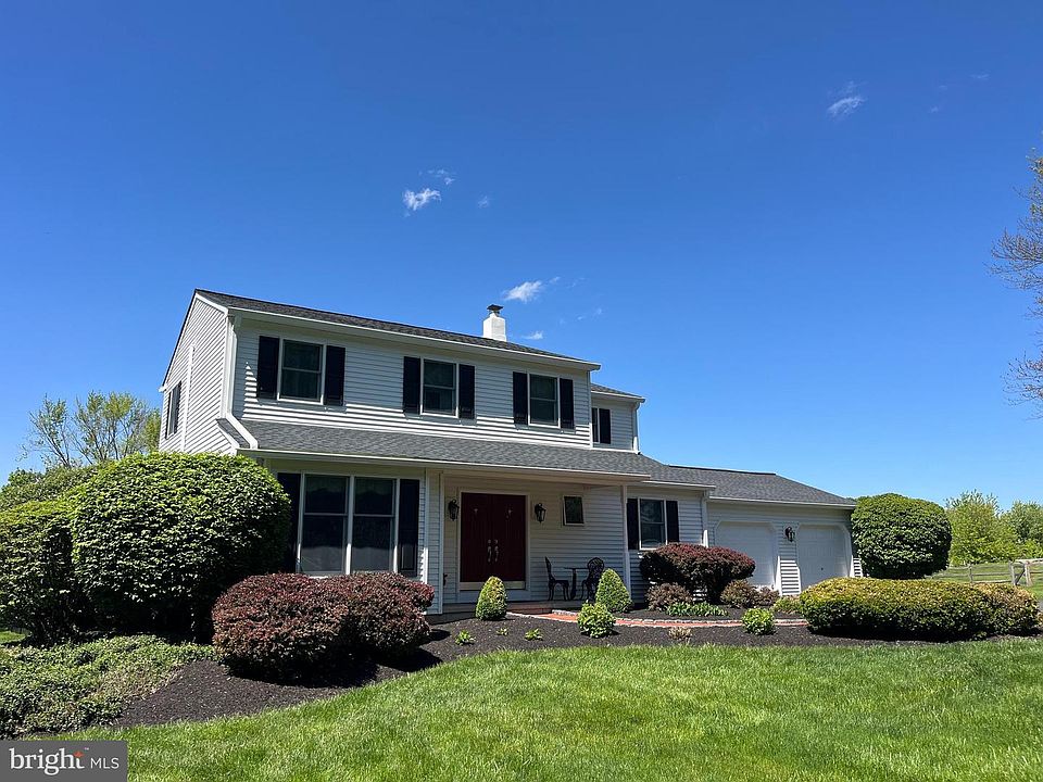 1st image of 106 Surrey Ln