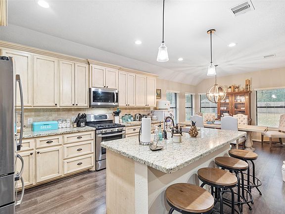 3rd image of 18615 Belle Cote Dr