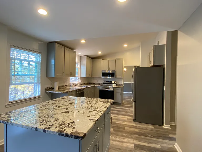 10523 Cedar Creek Dr — Photo 14