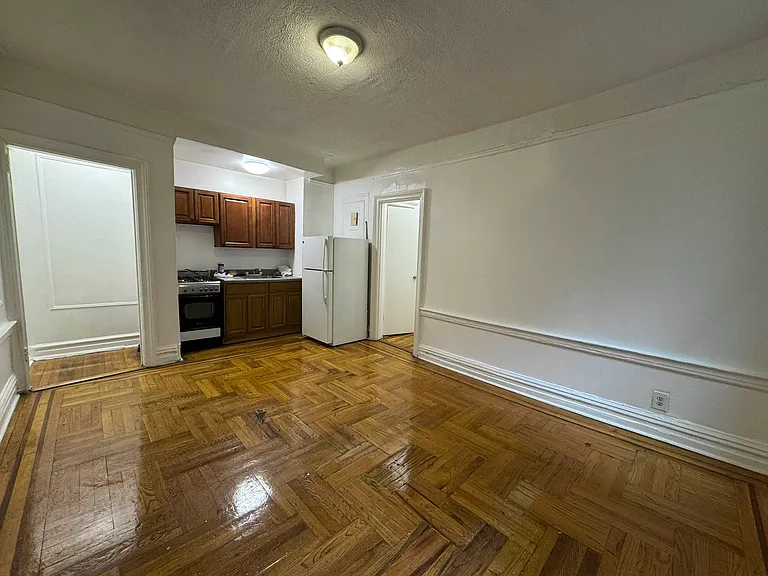 377 Montgomery St #3 — Photo 2