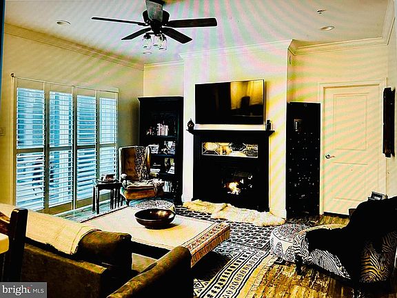 4th image of 1919 Montevideo Rd