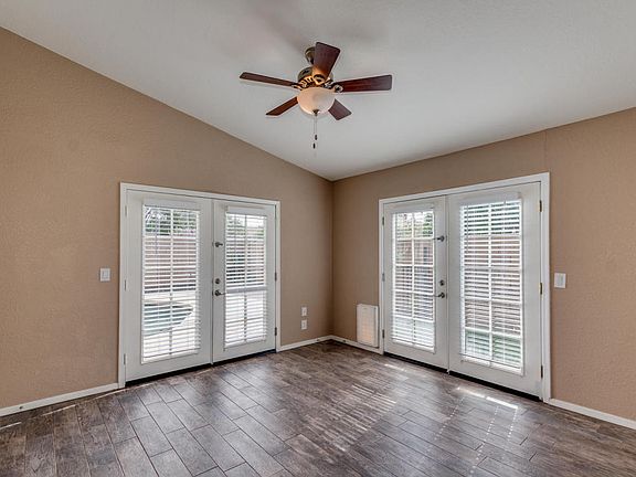 4th image of 843 E Windsor Dr