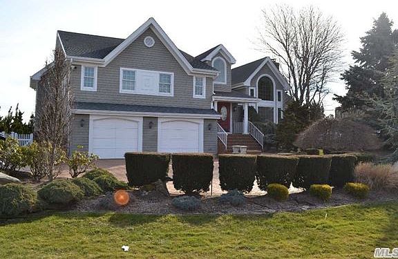 2nd image of 324 Bay Dr
