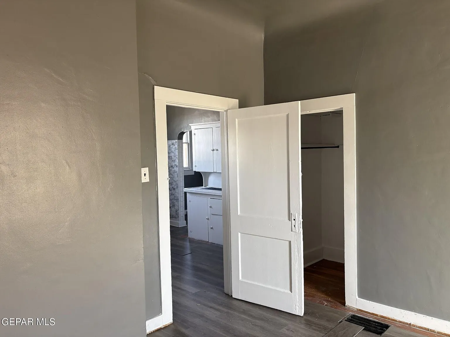 3 bed, 1.5 bath, 1406 sqft, $1,400 — Photo 2