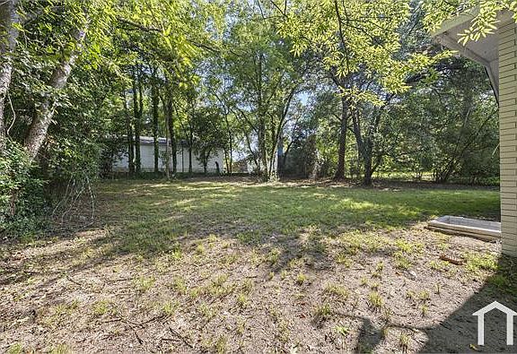 4th image of 4009 Lindwood Dr