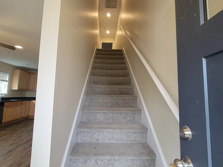 2742 Mayfair Ave — Photo 11