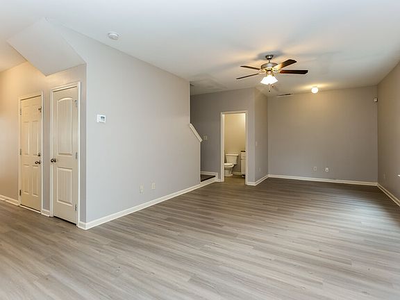 4th image of 107 Crescent Woode Way