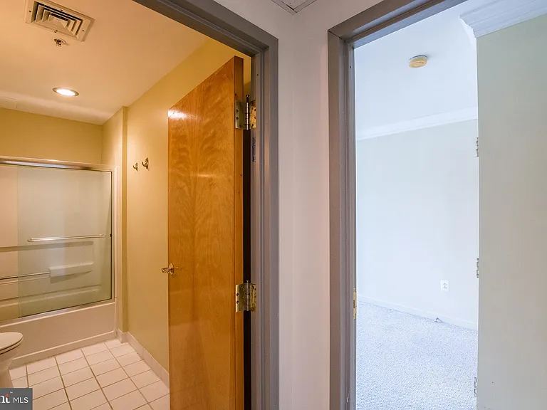 1939 Chestnut St #6B — Photo 8