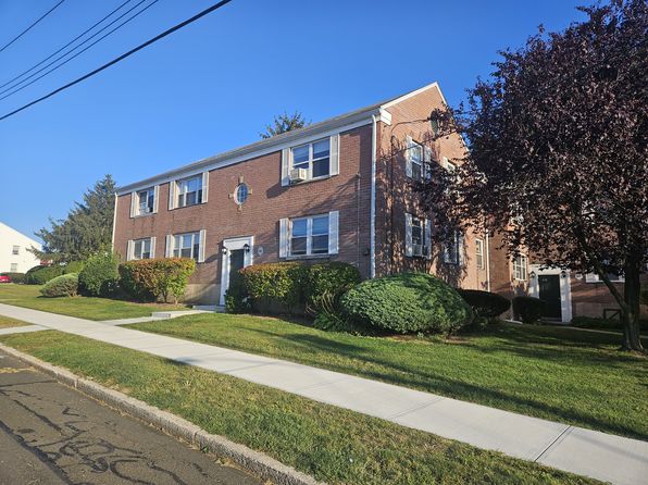29 Standish Rd APT 4