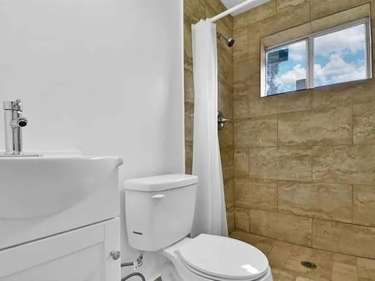 809 NW 15th Ave #4 — Photo 3