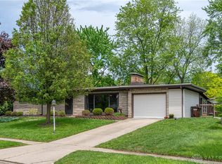 943 Fairacres Dr, Dayton, OH 45429