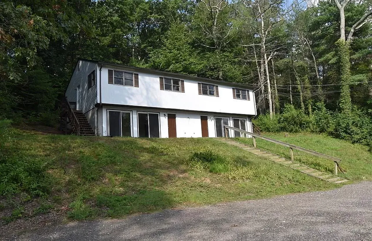 4 bed, 1250 sqft, $2,663 — Photo 2