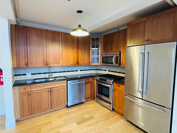 4th image of 300 Communipaw Ave APT 163