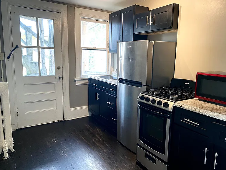 308 E Seneca St — Photo 55
