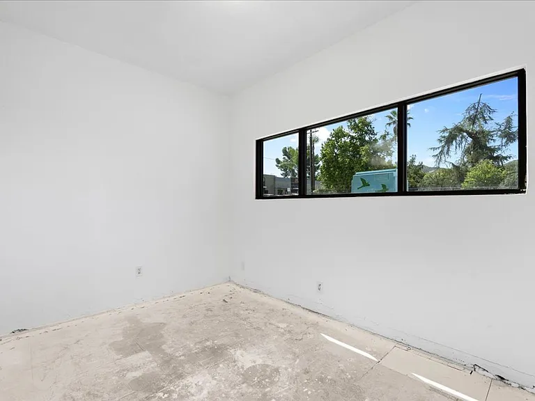 7969 Foothill Blvd — Photo 25