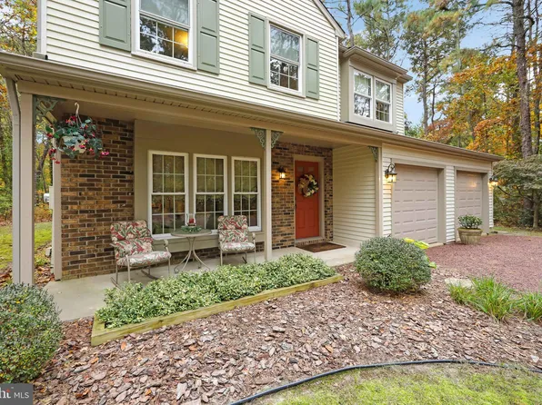 4 Beacon Hill Ct, Marlton, NJ 08053