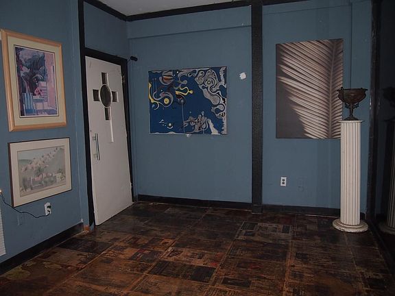 4th image of 908 S Olive St
