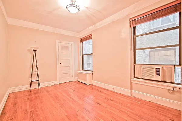 Rented by ROOM Real Estate | media 2