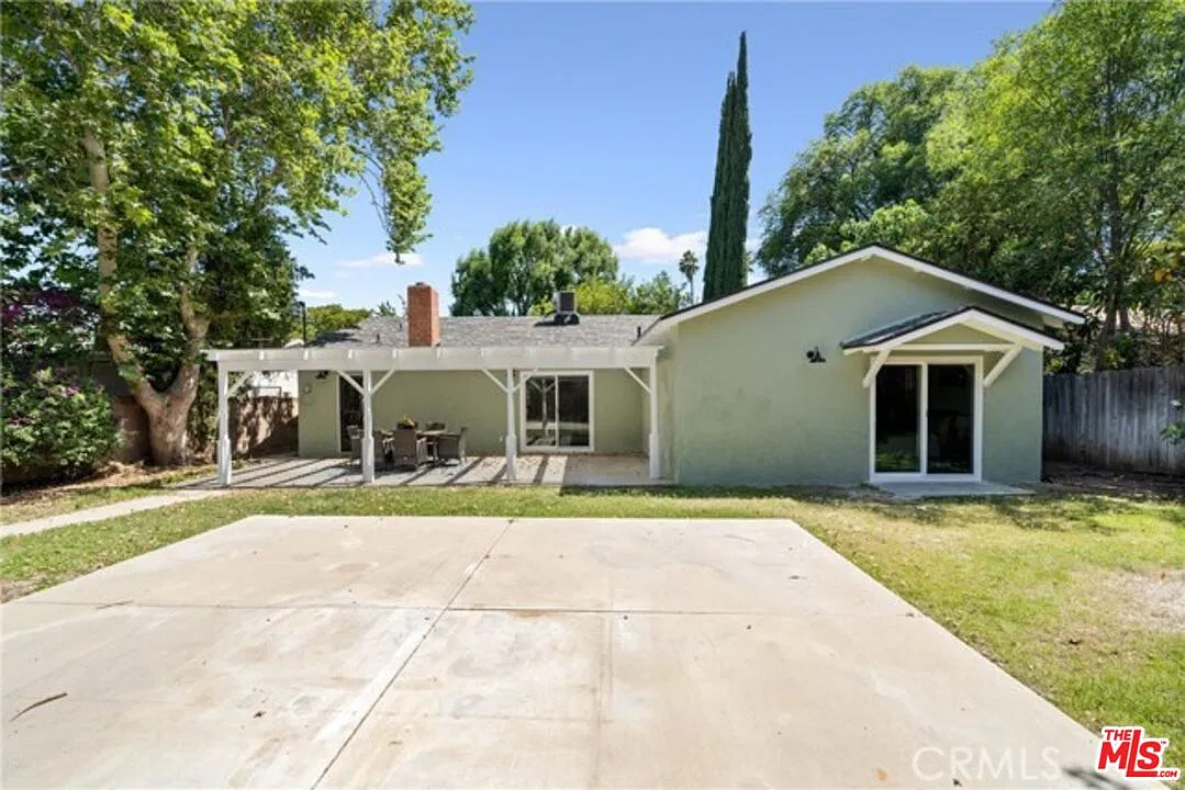 4 bed, 3.0 bath, 1870 sqft, $5,300 — Photo 2