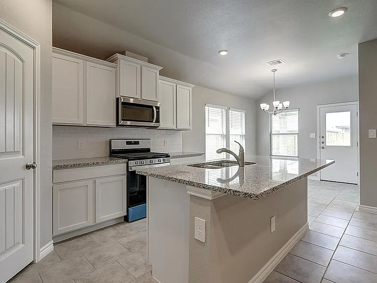 1269 Carnaby St — Photo 41
