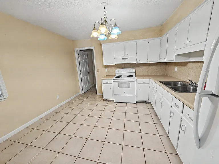 1007 Winton Ave #A — Photo 4