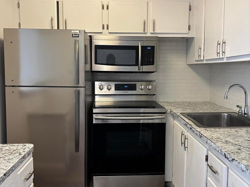 1st image of 218 Windsor J