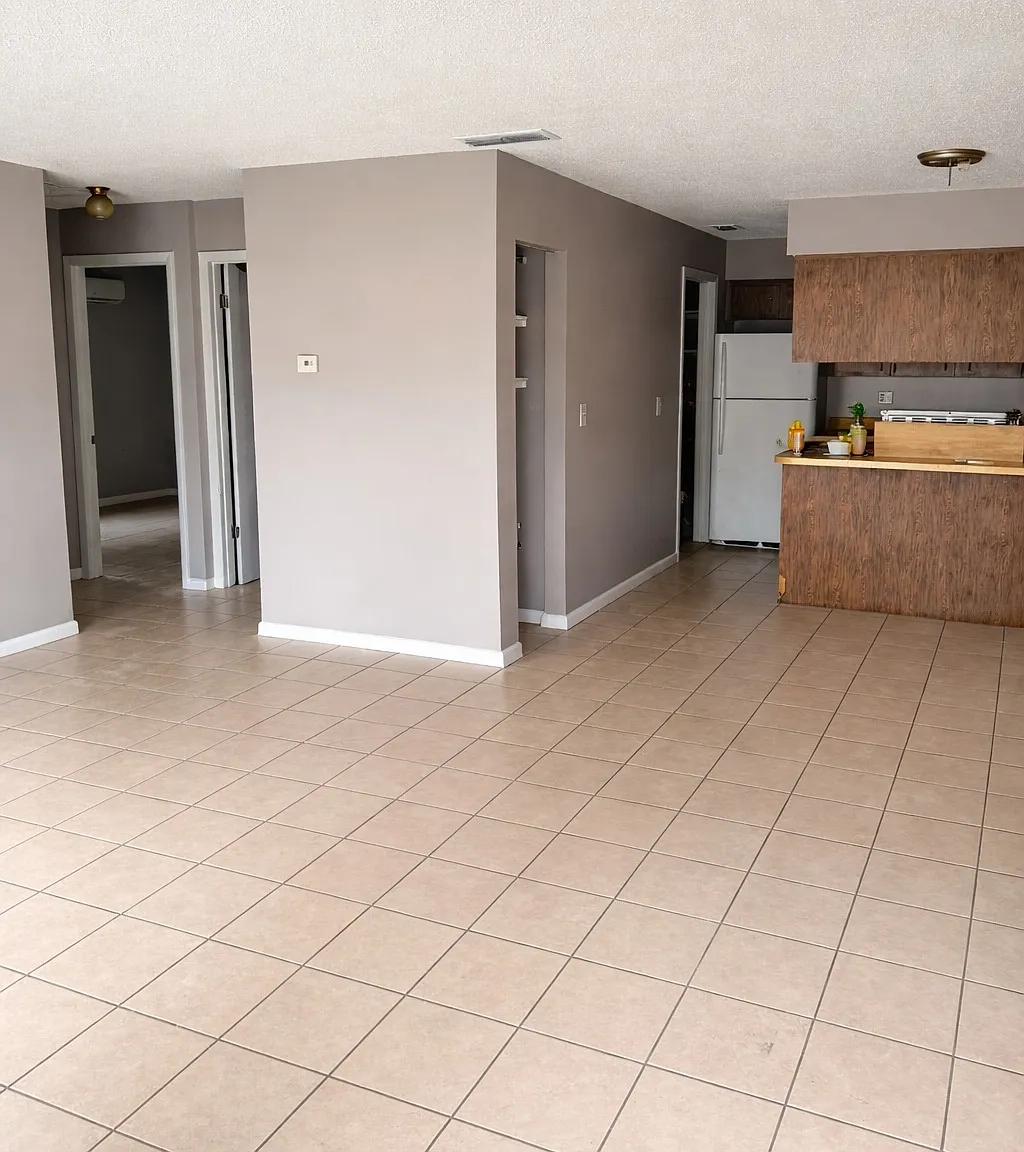 2 bed, 900 sqft, $1,350 — Photo 1