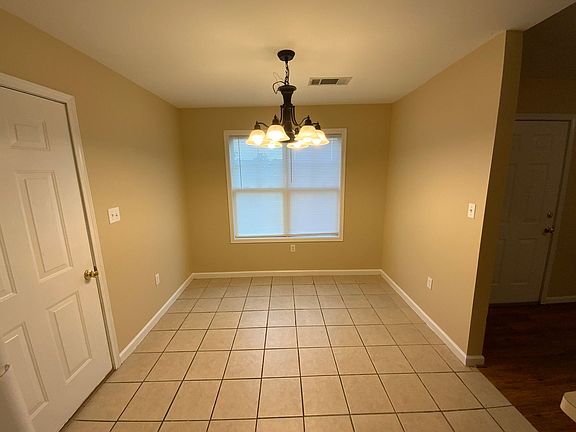 4th image of 10-12 Chesney Dr #C2a5dfe2a