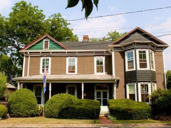 370 College St, Dayton, VA 22821