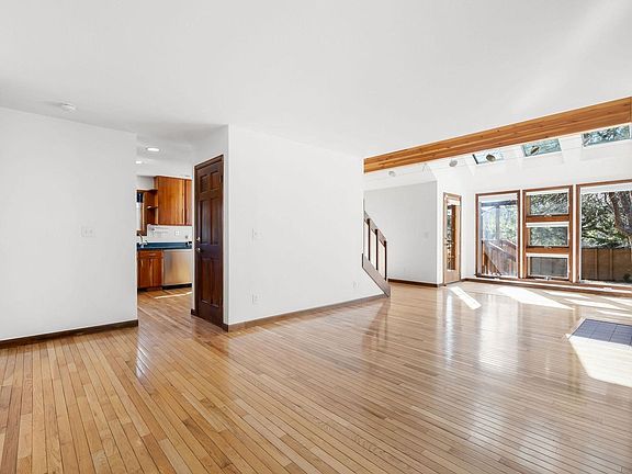 5th image of 3616 Roundtree Ct