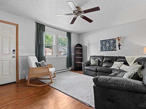 3rd image of 1053 Linhof Rd