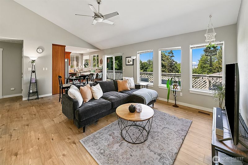3rd image of 27917 10th Avenue S