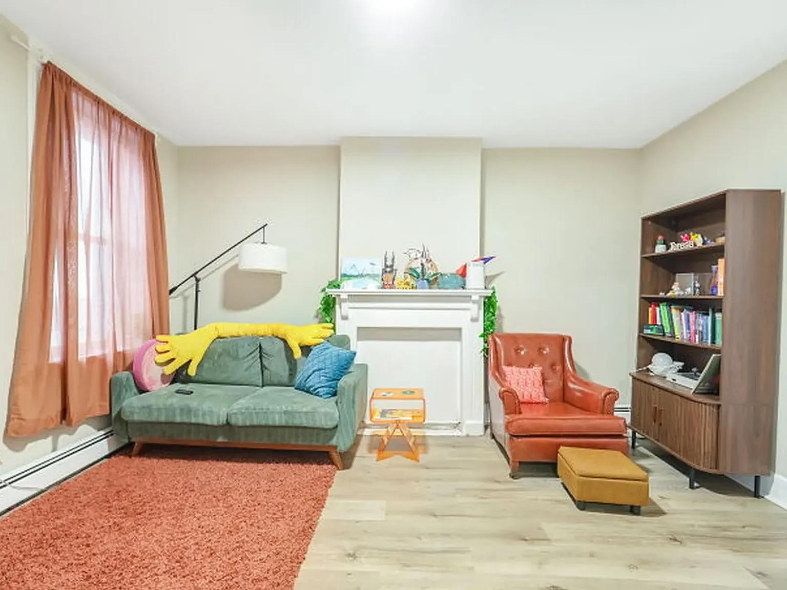 2 bed, 700 sqft, $1,900 — Photo 2