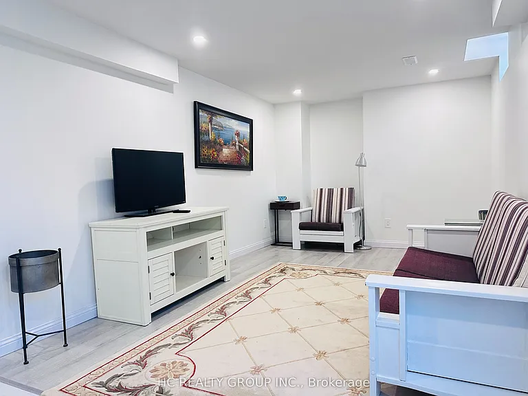 68 Marbrook St #B — Photo 4