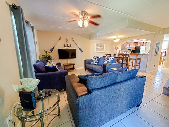 4th image of 104 E Parade Dr #28