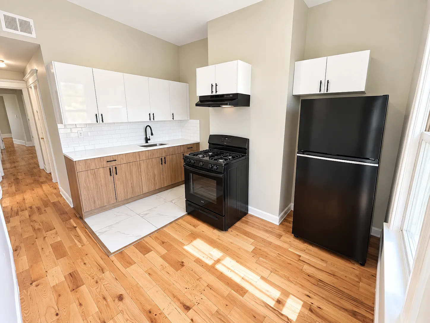 4 bed, 1.5 bath, 1350 sqft, $2,195 — Photo 2
