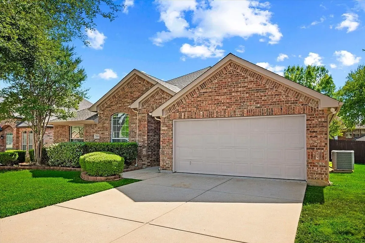 4 bed, 2341 sqft, $2,850 — Photo 4