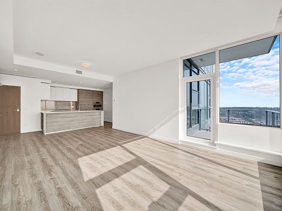 5th image of 680 Quayside Dr #5001