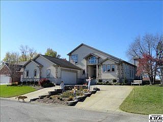 1st image of 221 Manor Ct S