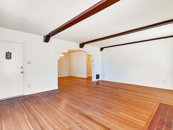 5th image of 1295 S Cloverdale Ave