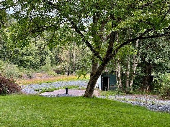 3rd image of 37318 Ward Rd