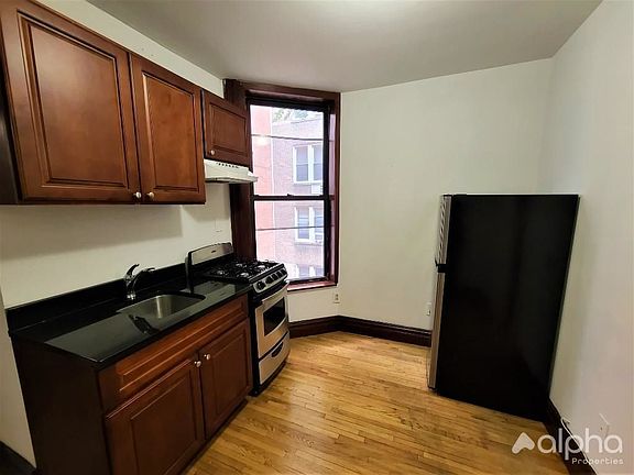 5th image of 1408 Madison Ave #16
