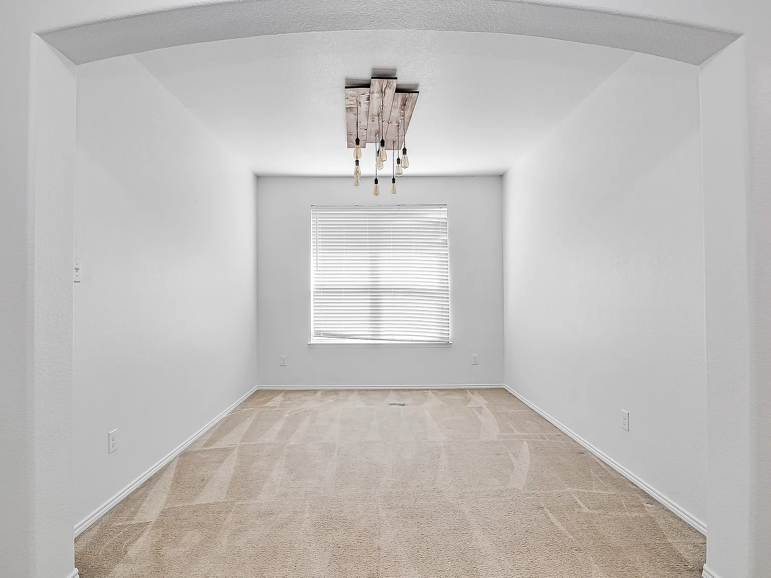 3 bed, 1865 sqft, $2,450 — Photo 3