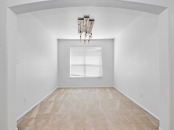 3rd image of 1521 Birds Eye Rd