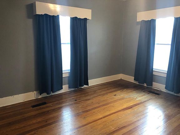 3rd image of 1725 Earl Ave