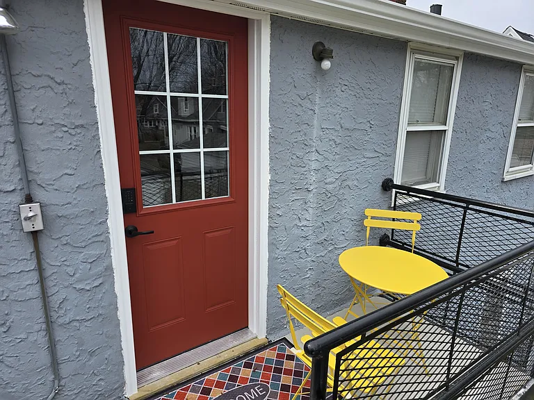 1018 Como Pl — Photo 7