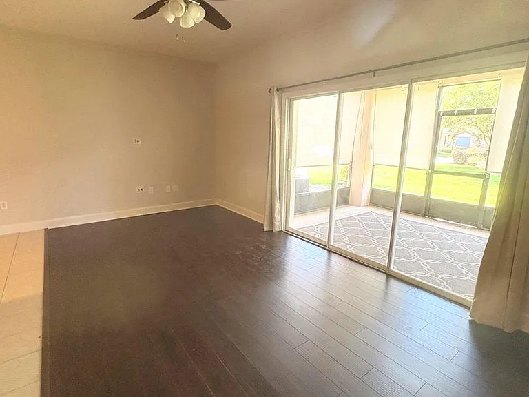 607 Crystal Way — Photo 6