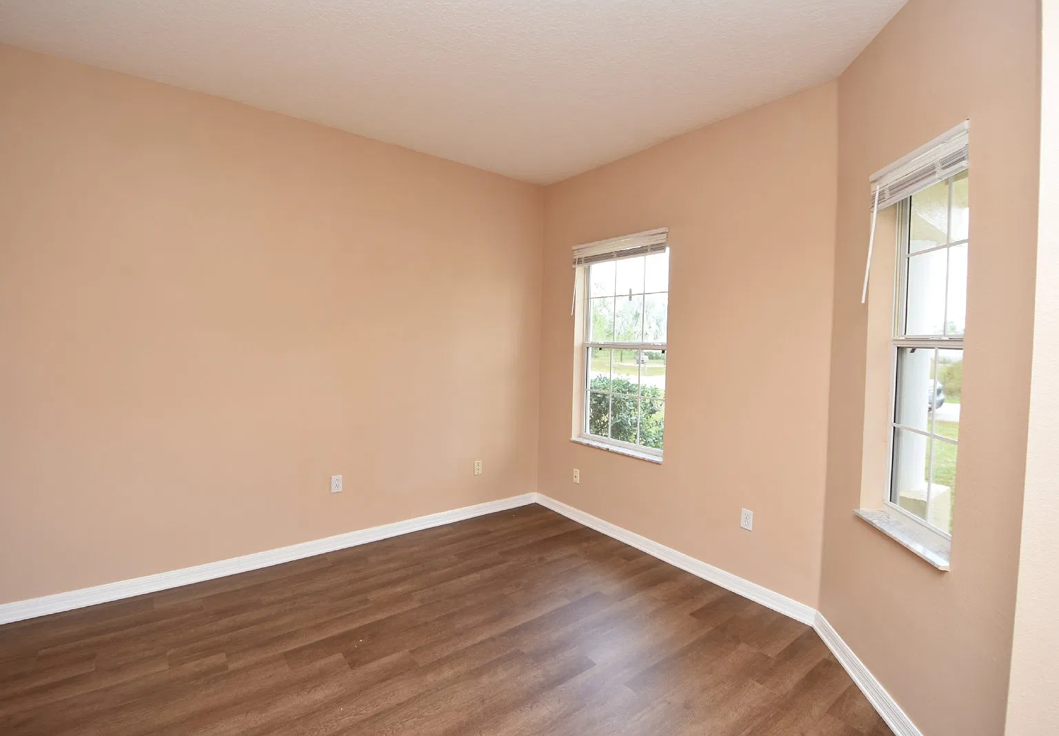 4 bed, 2.0 bath, 2255 sqft, $2,150 — Photo 4